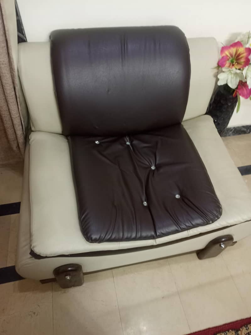7-Seater Leatherette Sofa Set – Solid Condition 1