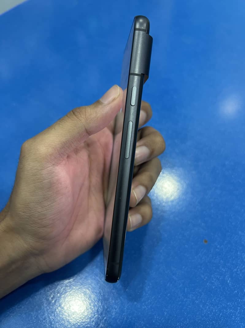 Google Pixel 8 4
