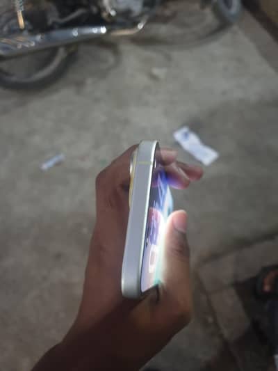 Apple iPhone 15