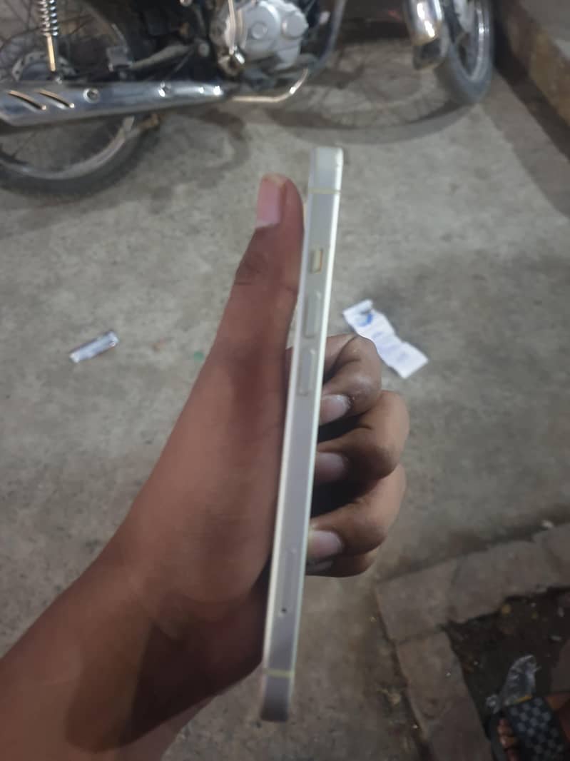Apple iPhone 15 4