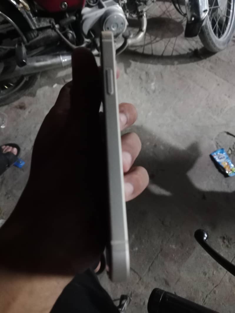 Apple iPhone 12 3