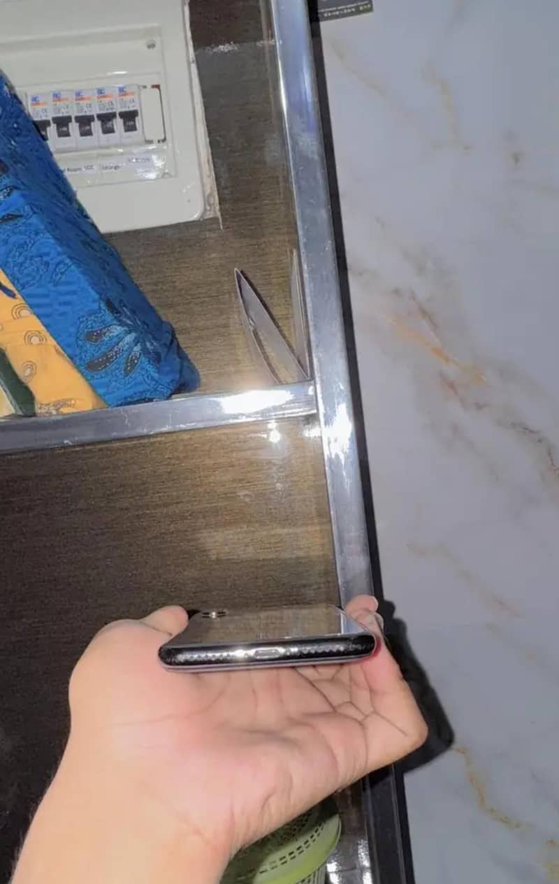 Apple iPhone X 3