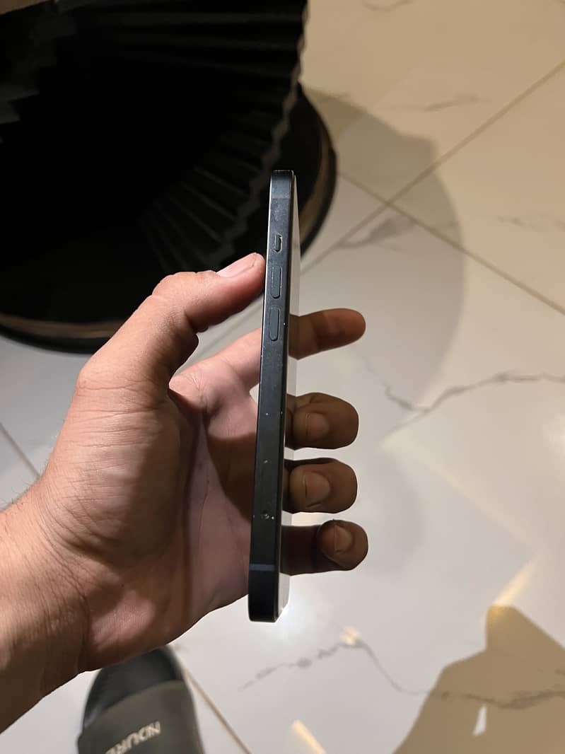 Apple iPhone 13 2