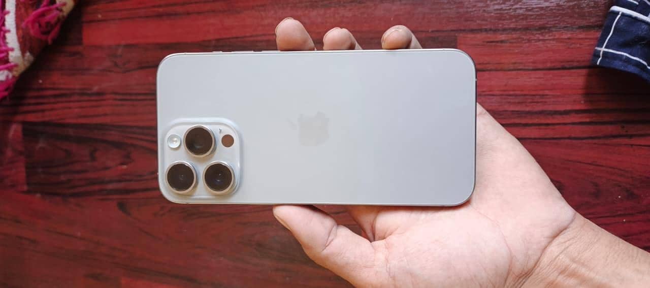 Apple iPhone 15 Pro Max 3
