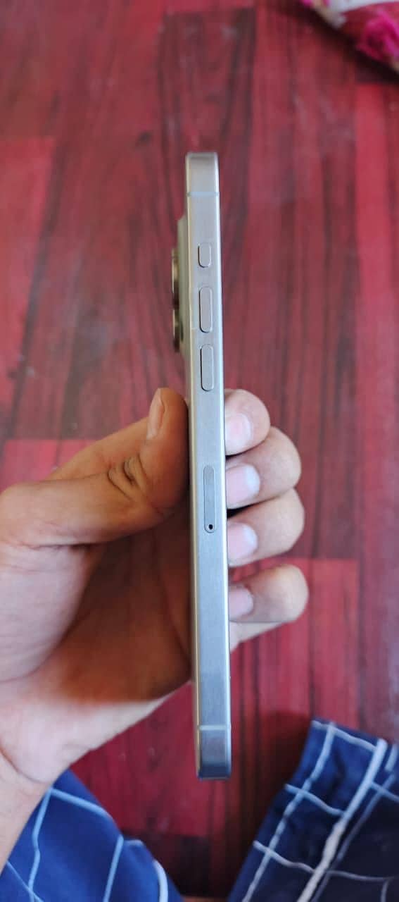 Apple iPhone 15 Pro Max 4