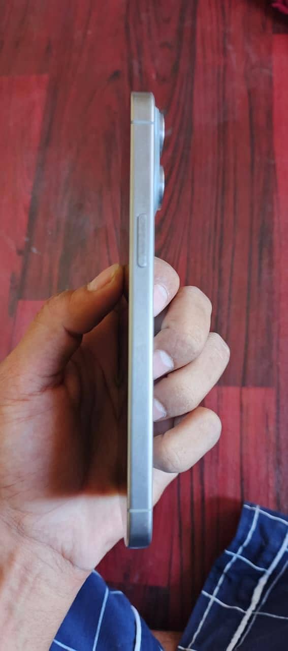 Apple iPhone 15 Pro Max 5