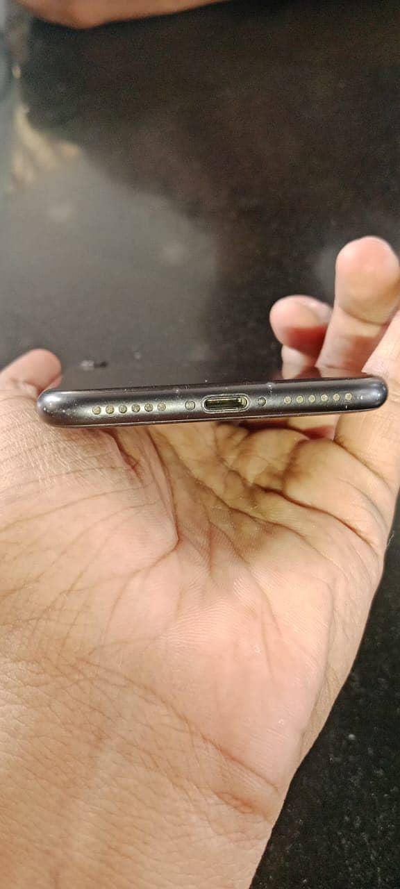 Apple iPhone 7 0