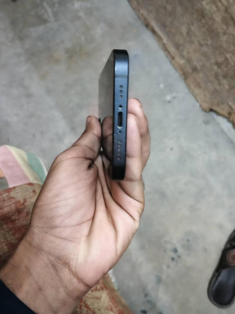Apple iPhone 12 3