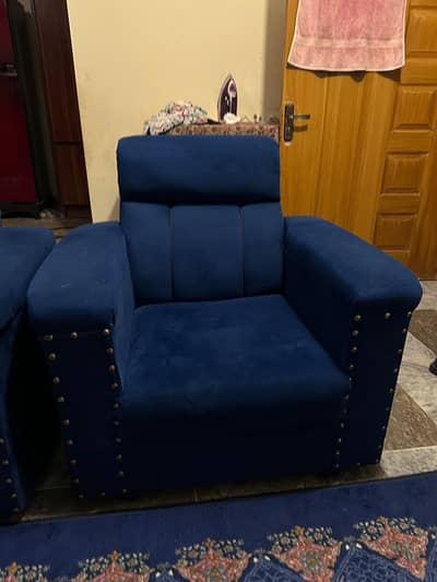 5 seater sofa set is available for sale