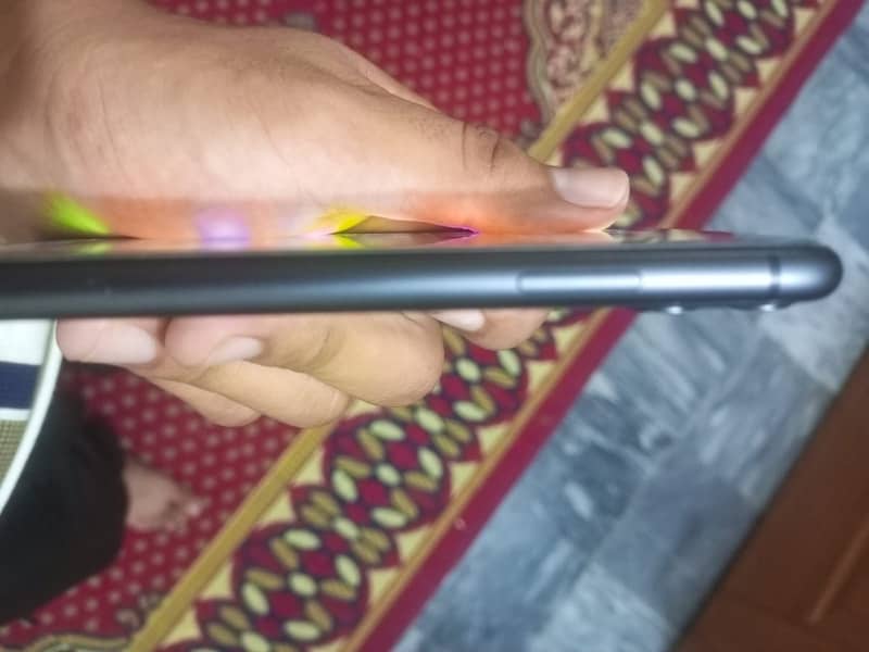 Apple iPhone 11 3