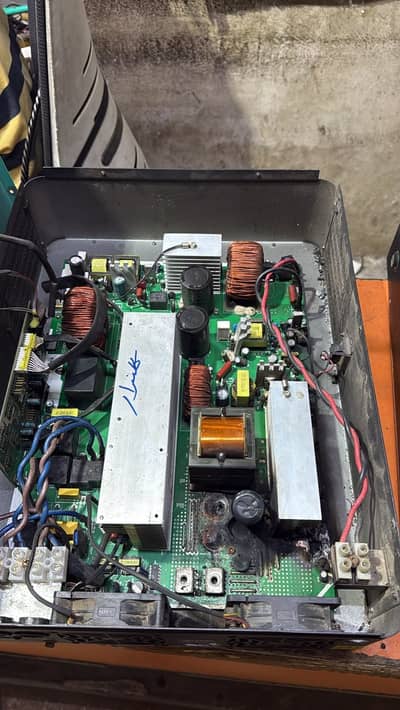 Fronus PV7200 6.2kW Hybrid Inverter – Damaged / For Repair or Parts –