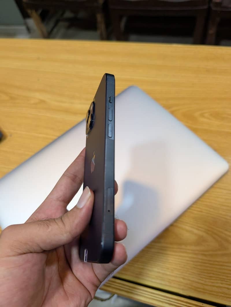 Apple iPhone 13 4