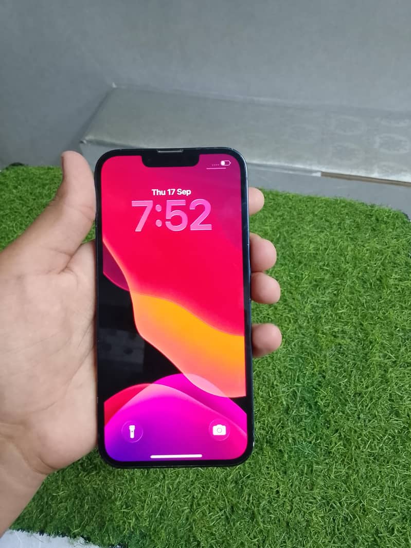 Apple iPhone 13 1