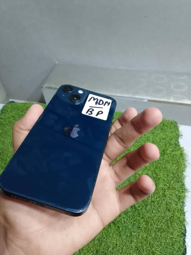 Apple iPhone 13 2