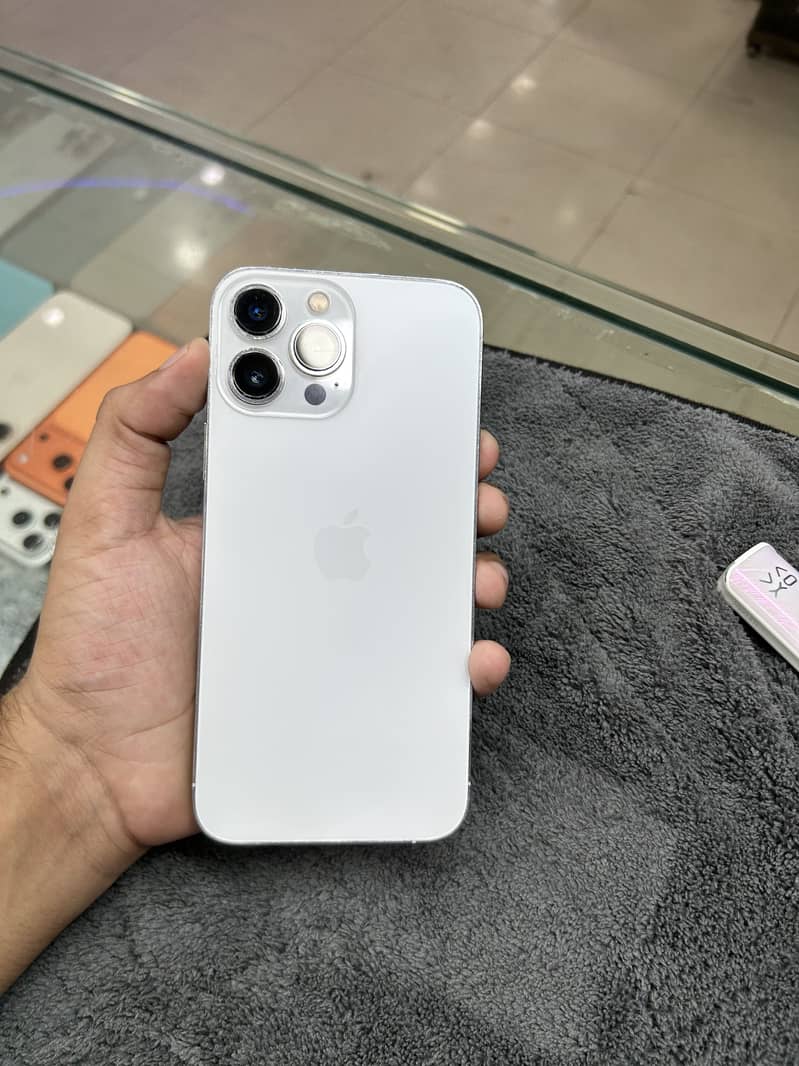 Apple iPhone 13 Pro Max 2