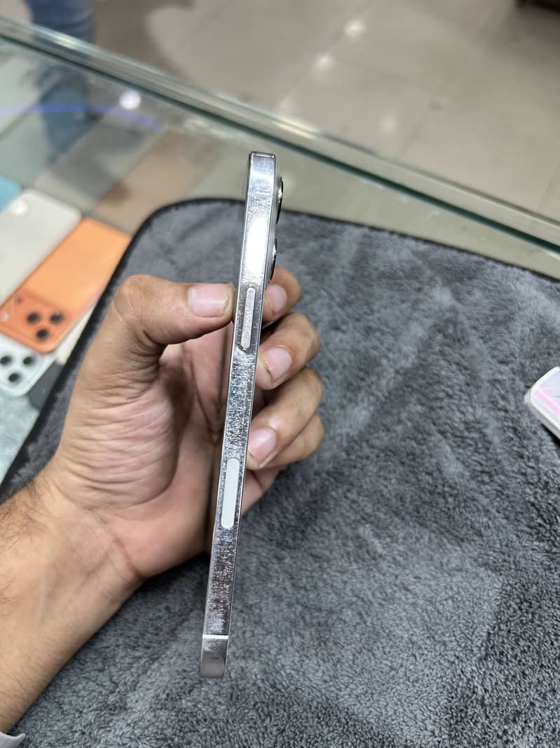 Apple iPhone 13 Pro Max 3