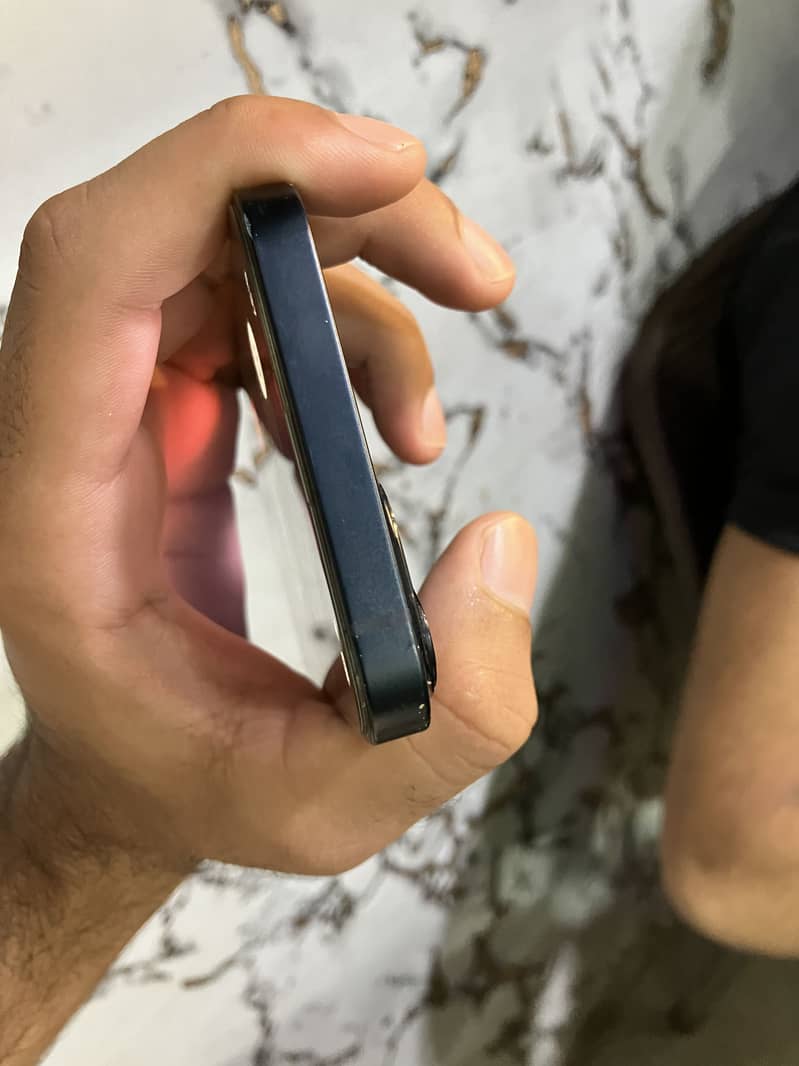 Apple iPhone 13 4