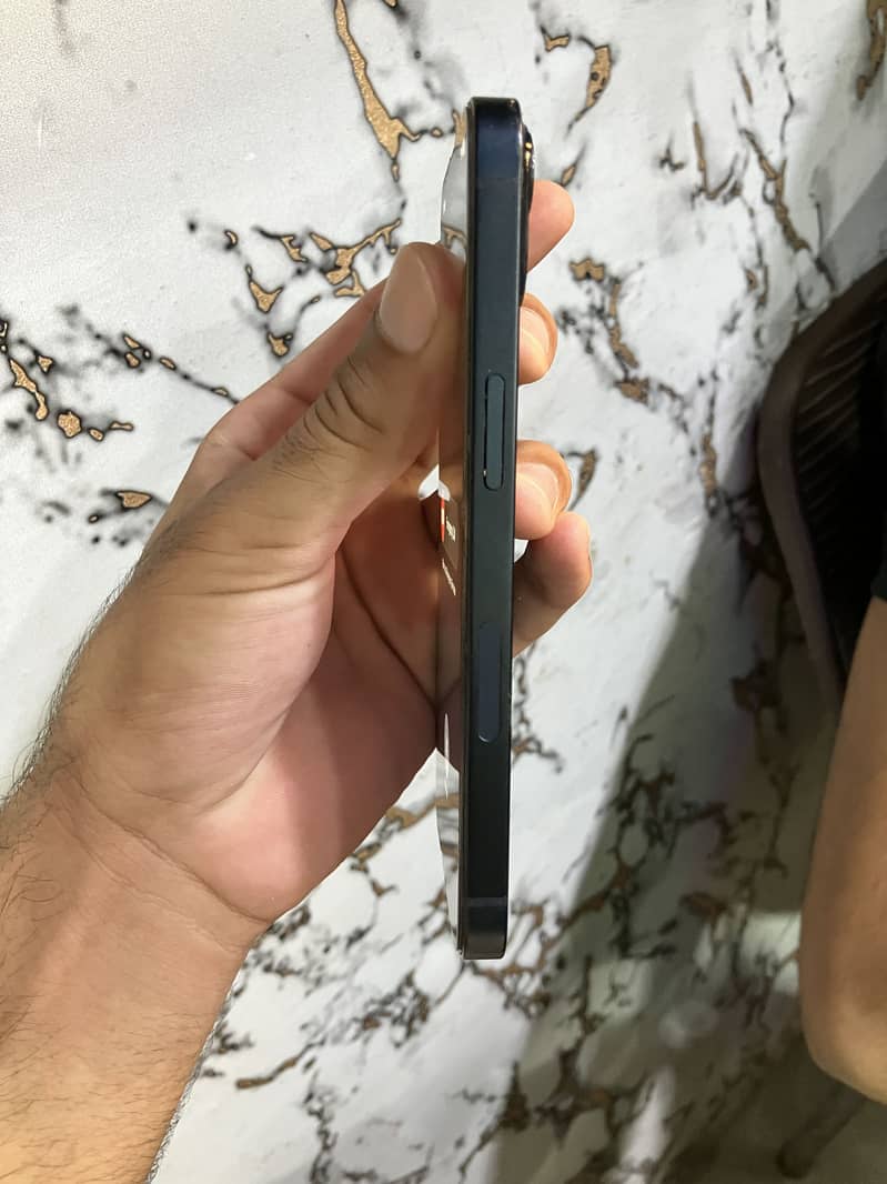 Apple iPhone 13 6