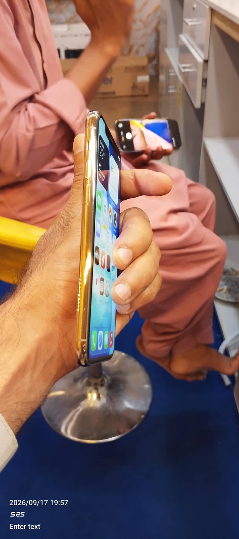 Apple iPhone 11 Pro 2