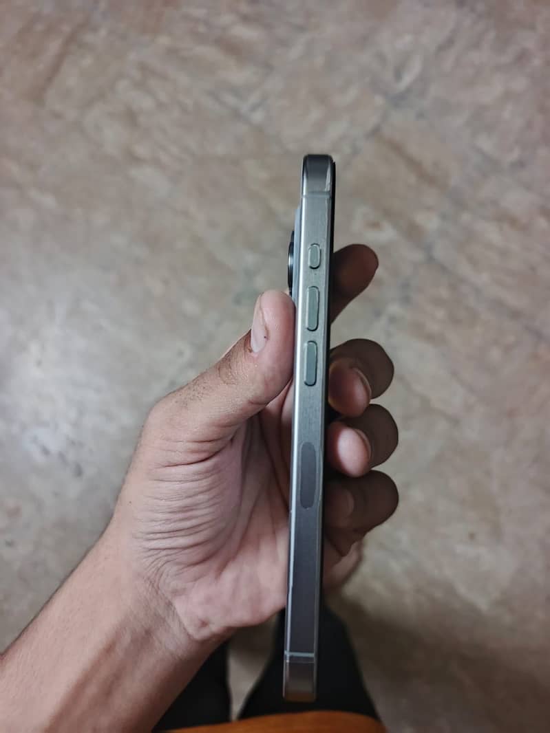 Apple iPhone 15 Pro 2