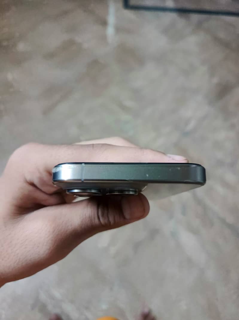 Apple iPhone 15 Pro 3
