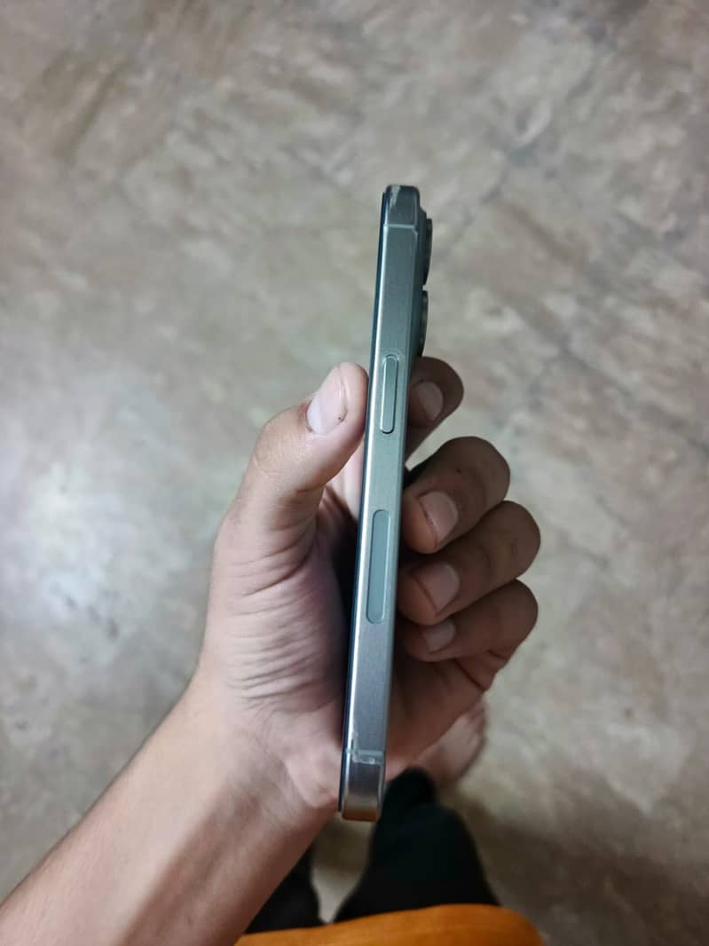 Apple iPhone 15 Pro 6