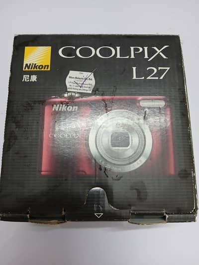 new digital camera with box n all asseries