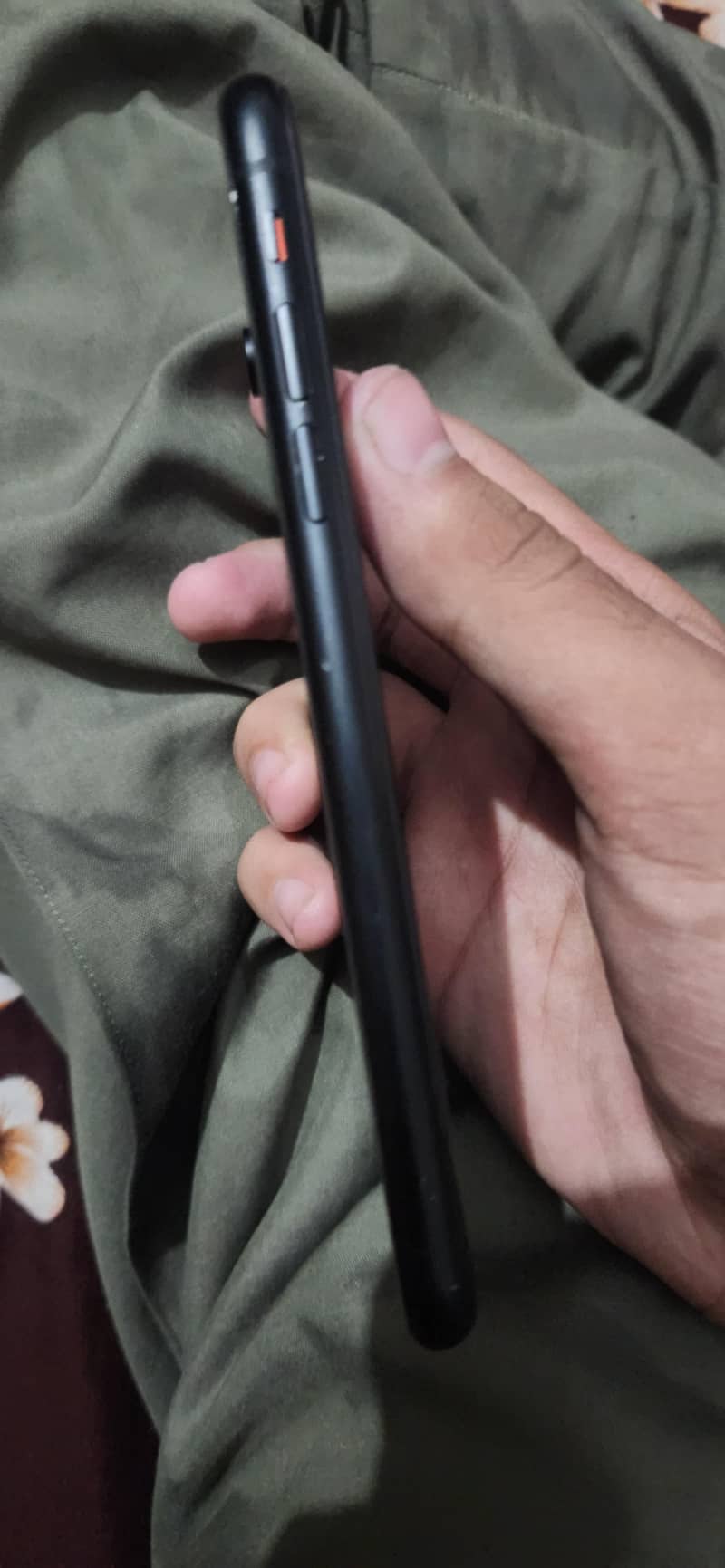 Apple iPhone XR 1