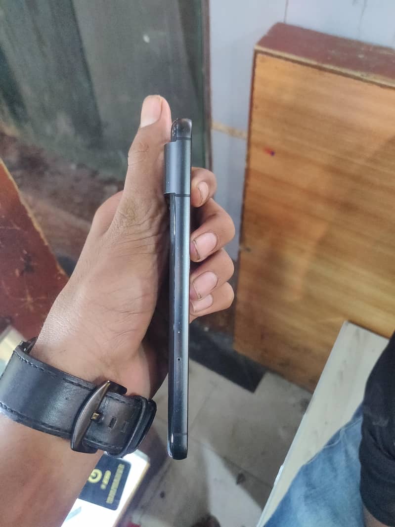Google Pixel 8 4