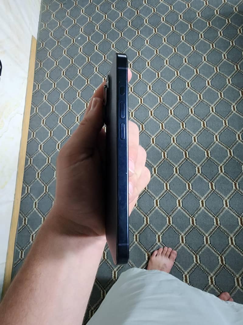 Apple iPhone 15 Pro 4