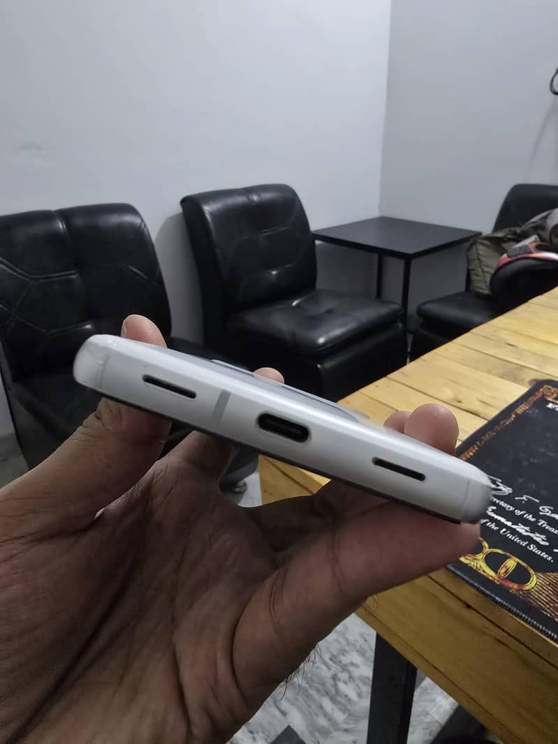 Google Pixel 7a 2