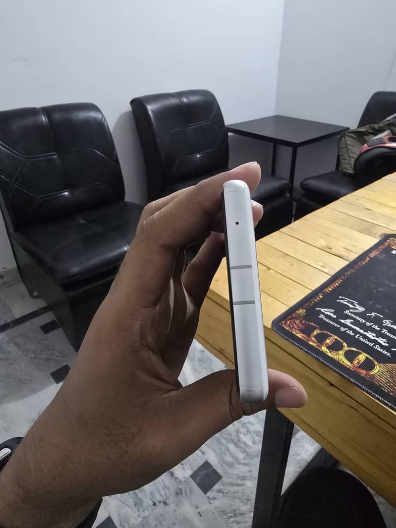 Google Pixel 7a 4