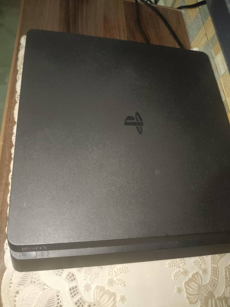PS4 Slim 0
