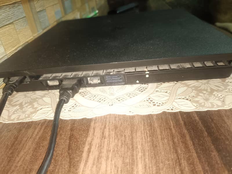 PS4 Slim 1