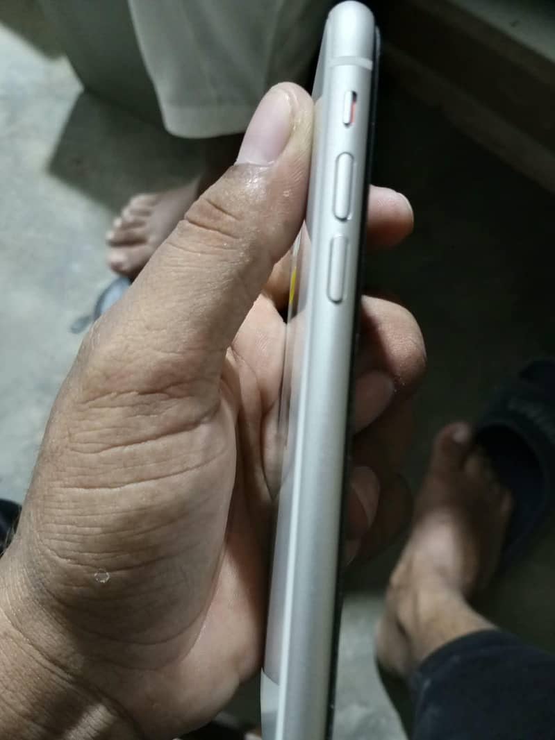Apple iPhone 11 3