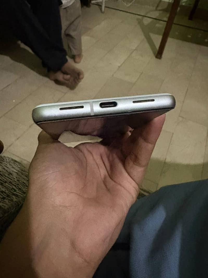 Google Pixel 7 4