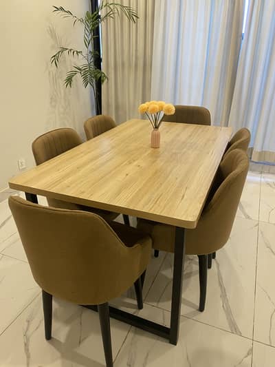 Dining table 6 seater