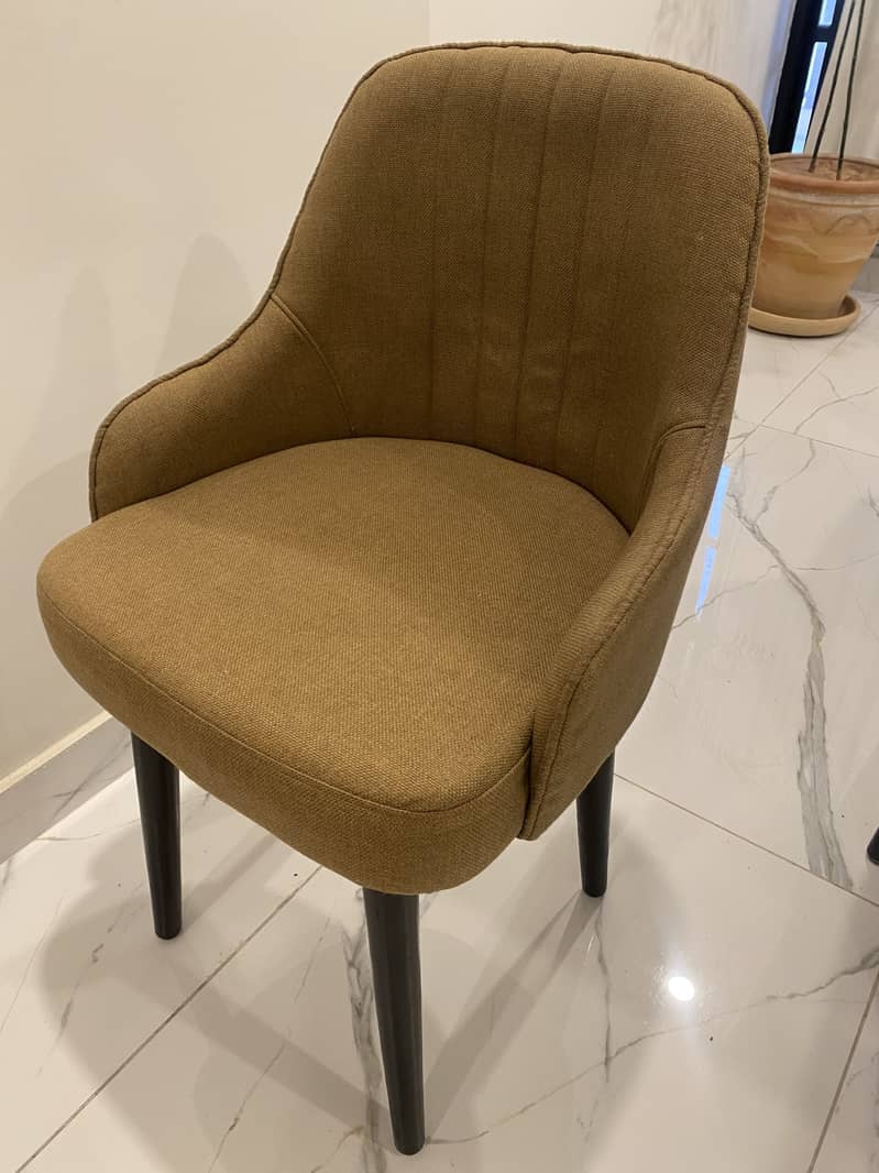 Dining table 6 seater 4