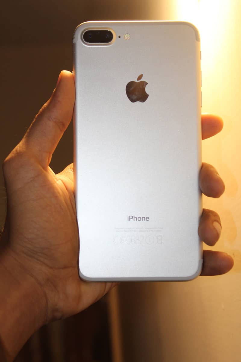 Apple iPhone 7 Plus 1