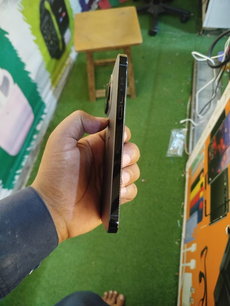 Apple iPhone 14 Pro Max 1