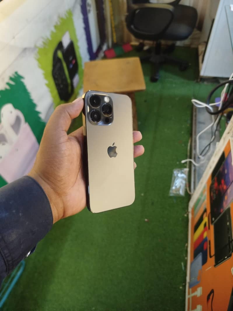 Apple iPhone 14 Pro Max 3