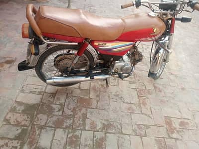 CD 70 2015 model one hand used