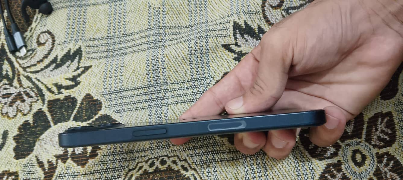Apple iPhone 13 0