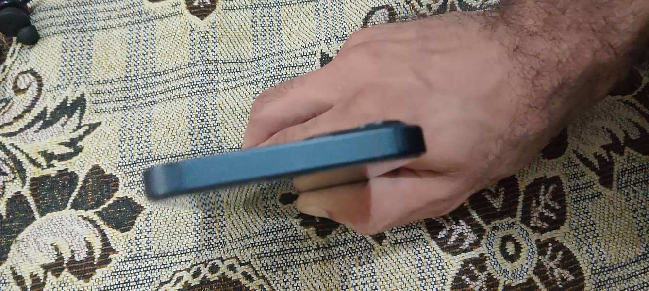Apple iPhone 13 3