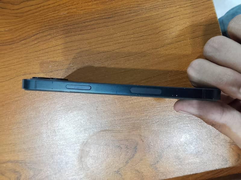 Apple iPhone 12 4