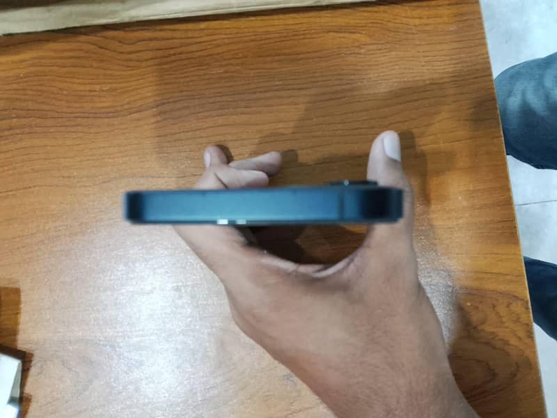 Apple iPhone 12 6