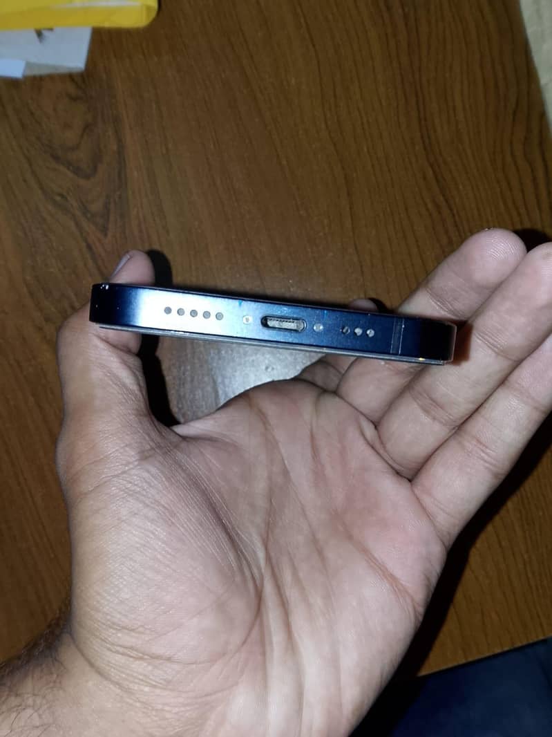 Apple iPhone 12 8