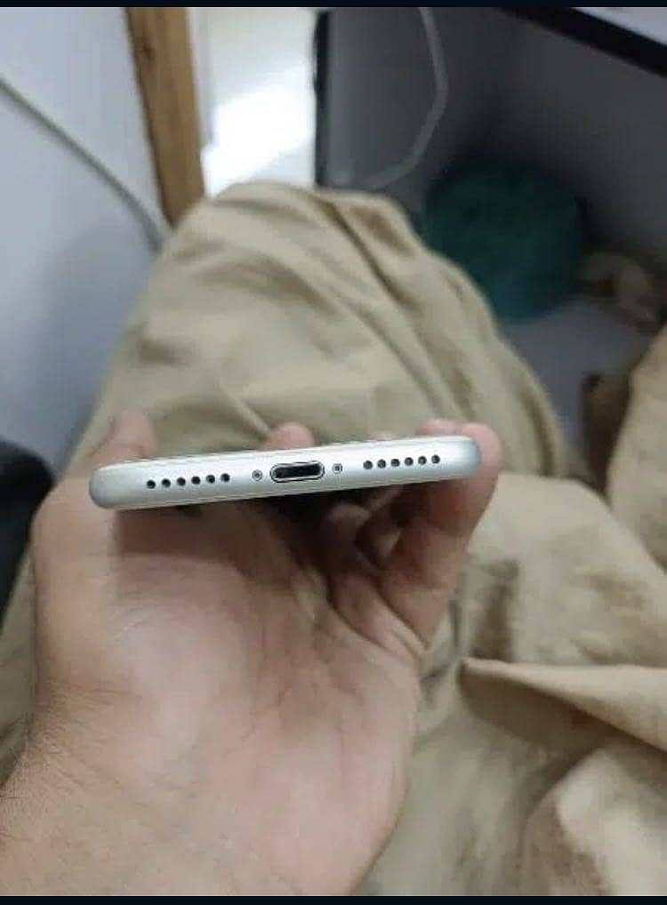 Apple iPhone 8 0
