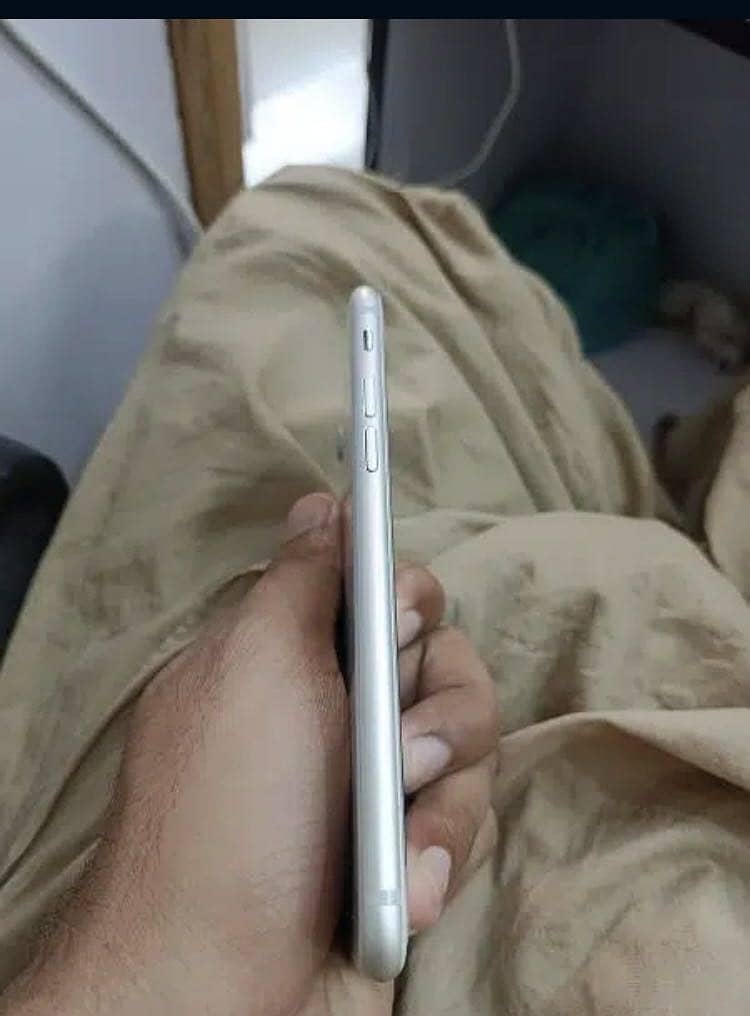 Apple iPhone 8 1