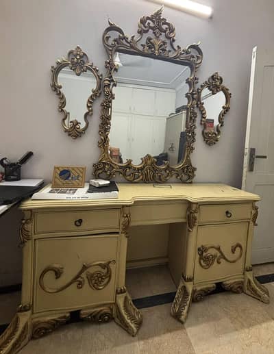 dressing table with 2 small morrors and one dressing chair